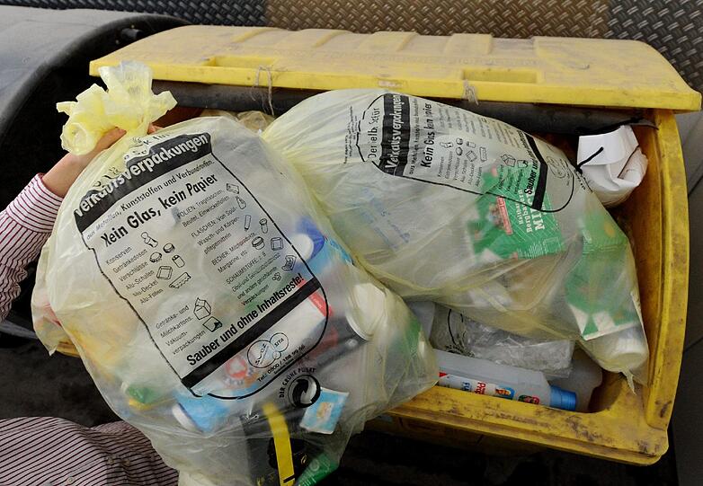 Mancherorts landet der Plastikmüll in gelben Säcken. In München können die Menschen ihn an knapp 1000 Wertstoffinseln loswerden.