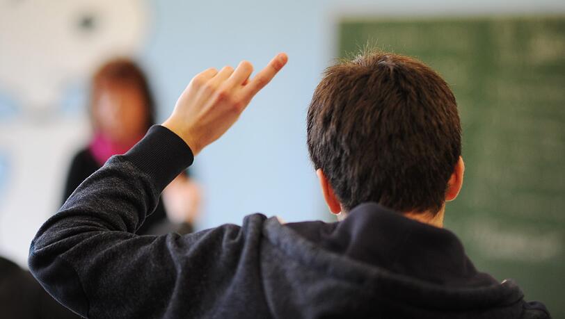 Der Bub wollte das Klassenzimmer für fünf Minuten verlassen. (Symbolbild)