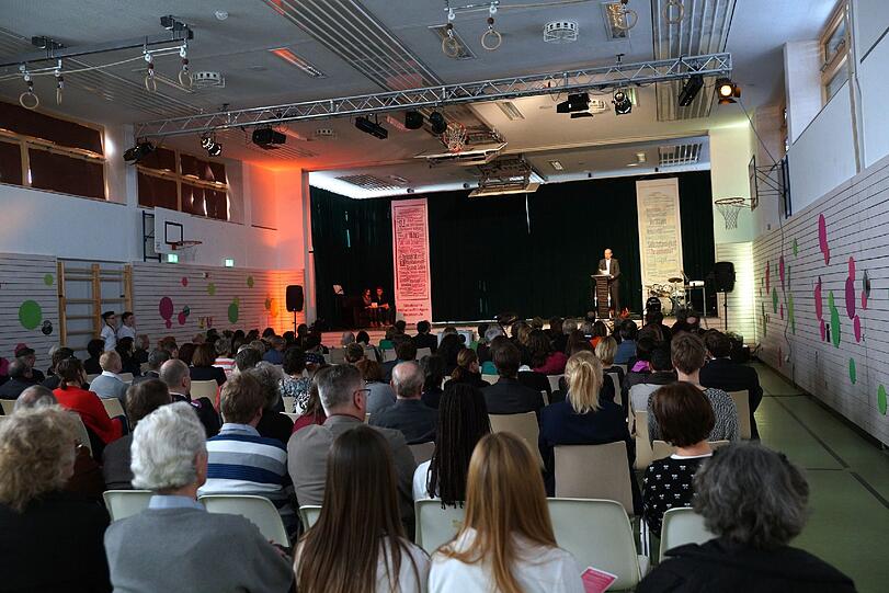 Am Dienstag haben die Schüler, Eltern und Gäste die neuen Räume der städtischen Schule gefeiert.