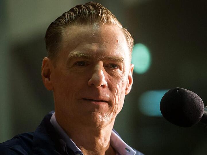 Bryan Adams lässt es krachen.