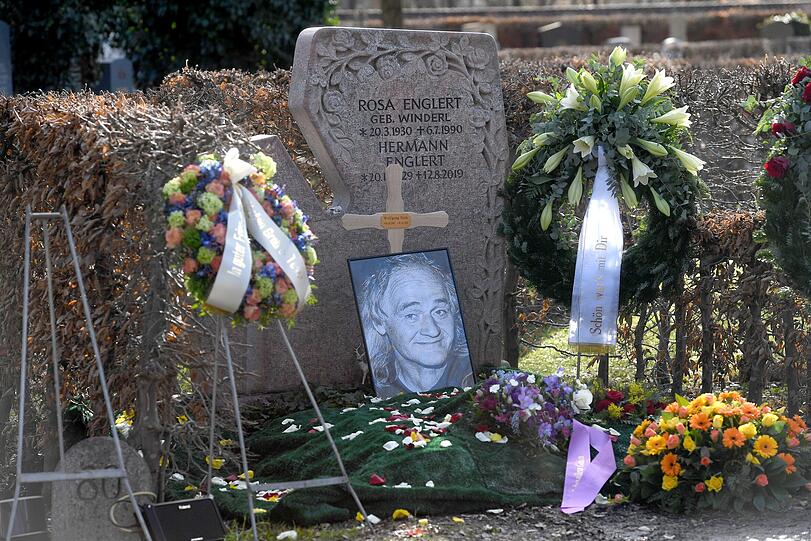 Weitere Fotos von der Beisetzung von Wolfgang Nöth auf dem Münchner Nordfriedhof.