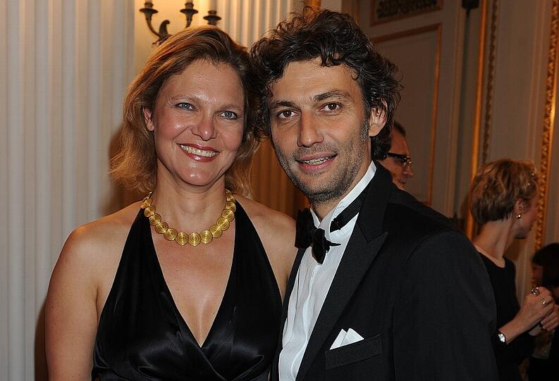Jonas Kaufmann und Margarete Joswig im Sommer 2013 bei der Feier nach der Premiere von Verdis &bdquo;Il trovatore&ldquo; bei den Opernfestspielen im Münchner Nationaltheater.