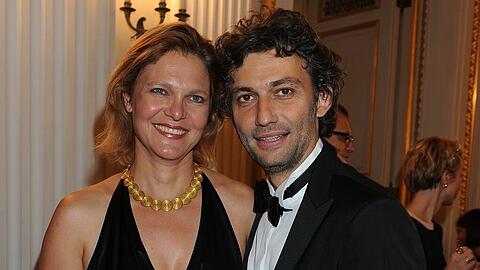 Jonas Kaufmann und Margarete Joswig im Sommer 2013 bei der Feier nach der Premiere von Verdis &bdquo;Il trovatore&ldquo; bei den Opernfestspielen im Münchner Nationaltheater.
