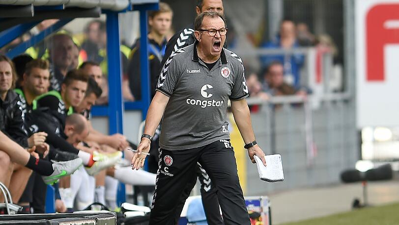 Schrie seinen Ärger hinaus: FC St.Pauli-Trainer Ewald Lienen hätte mit einem Sieg die Tabellenspitze erklimmen können. Schrie seinen Ärger hinaus: FC St.Pauli-Trainer Ewald Lienen hätte mit einem Sieg die Tabellenspitze erklimmen können.