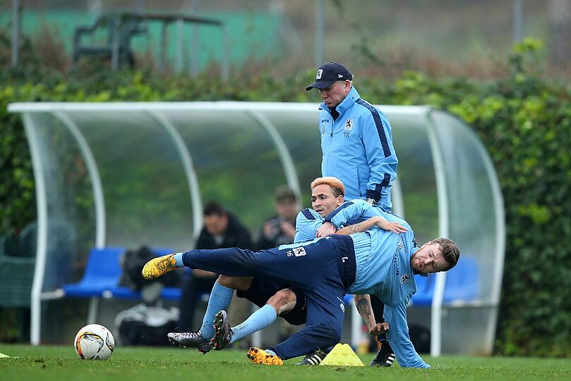 Müssen gegen Nürnberg ebenso zuhause bleiben wie Milos Degenek und Gui Vallori: Daylon Claasen und Stephan Hain wurden von Trainer Benno Möhlmann nicht berücksichtigt.