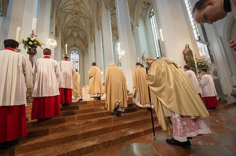 Der Erzbischof von München und Freising, Reinhard Kardinal Marx, zelebriert im Münchner Liebfrauendom den Gottesdienst.