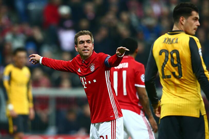 Philipp Lahm: Note 2. Bildete mit Robben ein gewohnt harmonisches Duo, defensiv kaum gefordert. Perfekte Flanke zu Lewandowskis 2:1 (53.). Sah Gelb, im Rückspiel gesperrt.