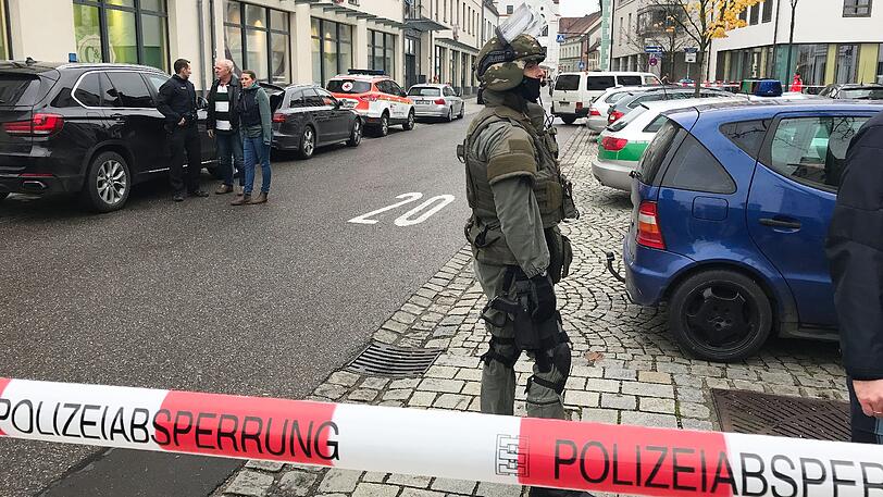 Geiselnahme beendet: Das SEK in Pfaffenhofen im Einsatz. Klicken Sie sich durch die Bilder!
