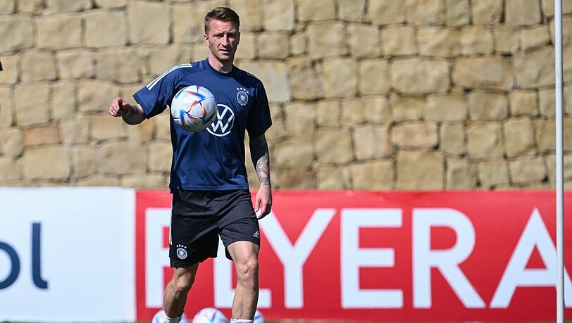 Im dritten Anlauf will er bei einer WM endlich glänzen: Dortmund-Star Marco Reus, der im Nationalteam mit Bayerns Thomas Müller um einen Stammplatz kämpft. Im dritten Anlauf will er bei einer WM endlich glänzen: Dortmund-Star Marco Reus, der im Nationalteam mit Bayerns Thomas Müller um einen Stammplatz kämpft.