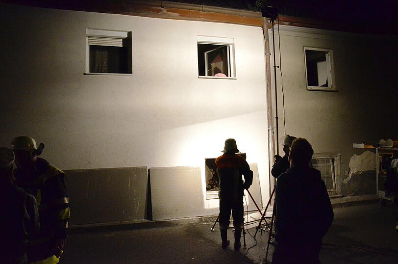 Schock in Vilsbiburg: In diesem Mehrfamilienhaus verbrannte einer Frau.