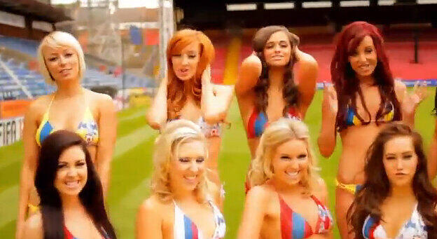 "Vielleicht rufst Du mich an...?" In England sorgt derzeit ein sexy Auftritt der Cheerleader des Zweitligisten Crystal Palace für viel Gesprächsstoff. Die jungen Mädels räkeln sich lasziv zu dem erfolgreichen Pop-Hit "Call me maybe" im Stadion des Londoner Vorort-Klubs. Sollten sich die deutschen Bundesligisten da noch etwas abschauen?

Sehen Sie hier die sexy Performance der Mädchen in Bildern und im Video.