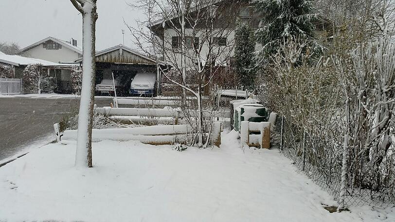 Die Münchner wurden heute Morgen von einer Schneedecke begrüßt.