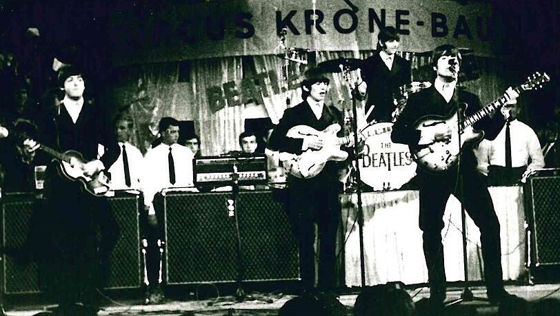 Am 24. Juni 1966 spielen die Beatles im Rahmen der Bravo-Blitztournee im Circus Krone – eine Karte hat 20 Mark gekostet. Ein Haufen Geld damals. Am 24. Juni 1966 spielen die Beatles im Rahmen der Bravo-Blitztournee im Circus Krone – eine Karte hat 20 Mark gekostet. Ein Haufen Geld damals.