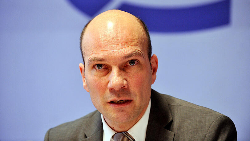 Thomas Petri ist seit 2009 der vom Landtag gewählte Bayerische Landesbeauftragte für den Datenschutz. Thomas Petri ist seit 2009 der vom Landtag gewählte Bayerische Landesbeauftragte für den Datenschutz.