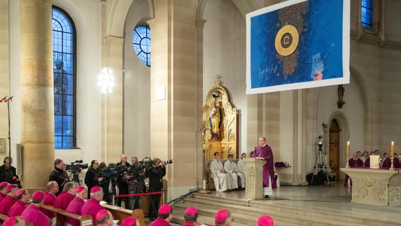 Sexueller Missbrauch ist ein weltweites Thema für die katholische Kirche. Sexueller Missbrauch ist ein weltweites Thema für die katholische Kirche.