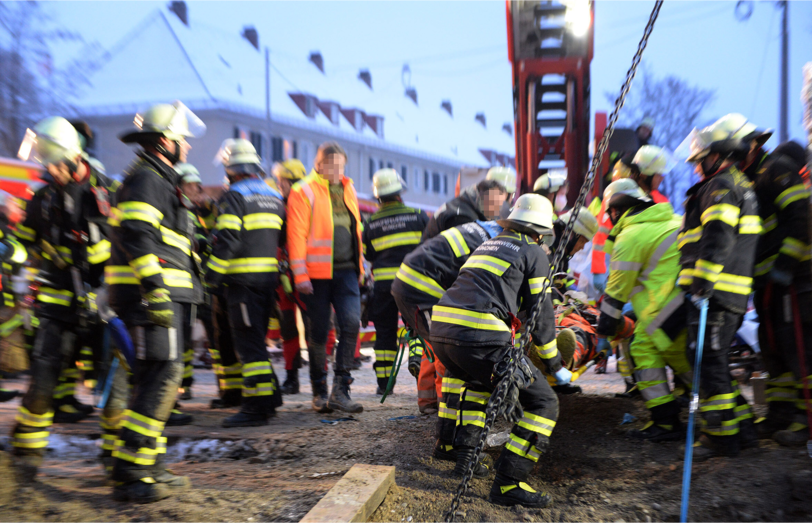 Die Münchner Feuerwehr musste am Donnerstagnachmittag einen verschütteten Bauarbeiter ausgraben.