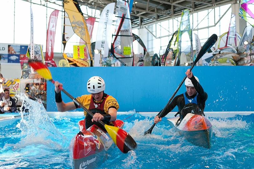 Noch nie in einem Kanu gesessen? Macht nix, Sie können das auf der Reisemesse f.re.e ausprobieren &ndash; im großen Wasserbecken in Halle 6. Profis führen hier auch Stand-Up&ndash;Paddling oder Kanu-Polo vor.
