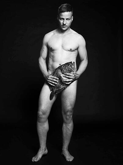 Tom Wlaschiha posiert nackt für den Umweltschutz.