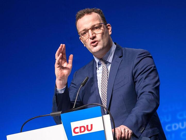 Bundesgesundheitsminister Jens Spahn spricht auf dem CDU-Landesparteitag im schleswig-holsteinischen Neumünster.