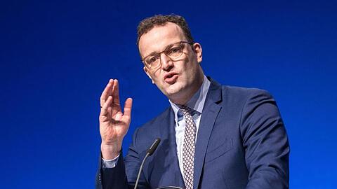 Bundesgesundheitsminister Jens Spahn spricht auf dem CDU-Landesparteitag im schleswig-holsteinischen Neumünster.