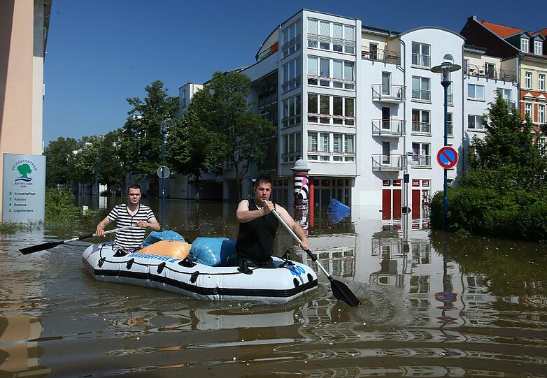 So hoch stand das Wasser der Elbe in Magdeburg noch nie &ndash; und es soll noch weiter steigen. Die Rettungskräfte verteidigen die Deiche auf einer Länge von 20 Kilometern. Wie lange das noch glückt, ist unklar. Die Bilder aus dem überfluteten Magdeburg.