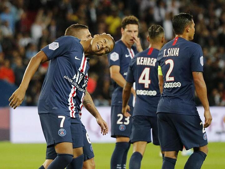 Kylian Mbappe (2.v.l) bejubelt sein Tor zum zwischenzeitlichen 2:0.