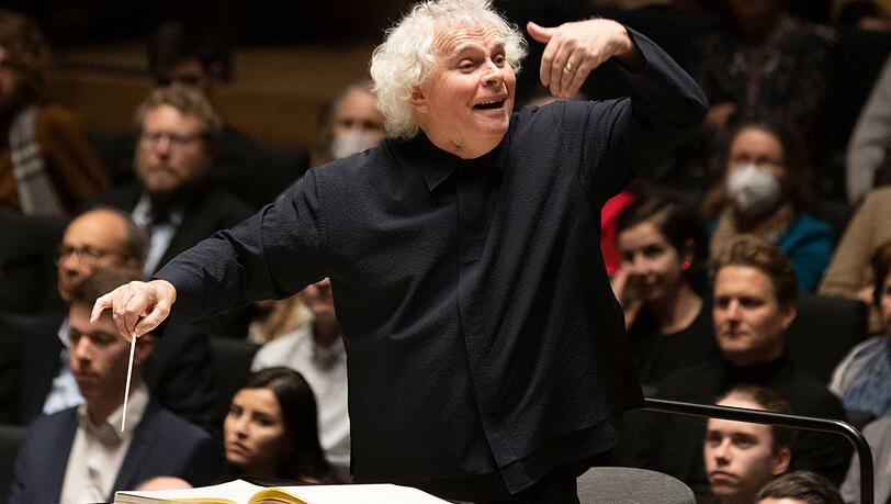 Simon Rattle dirigiert das Symphonieorchester des Bayerischen Rundfunks.