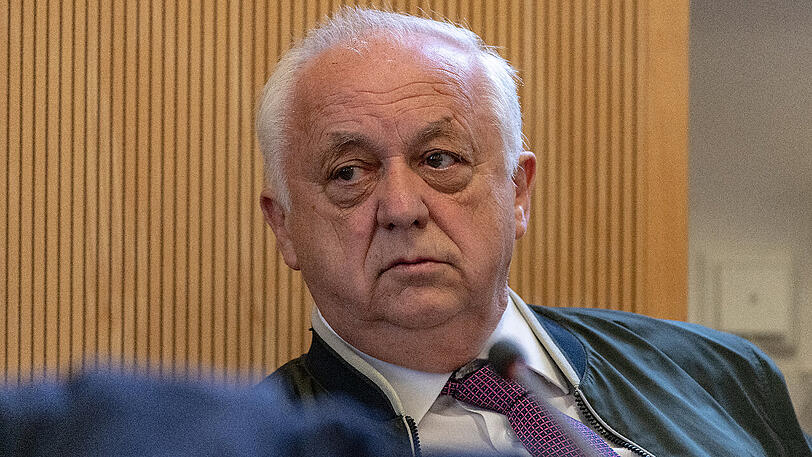 Norbert Hartl, ehemaliger Fraktionsvorsitzender der SPD im Regensburger Stadtrat, in einem Gerichtssaal des Regensburger Landgerichts.