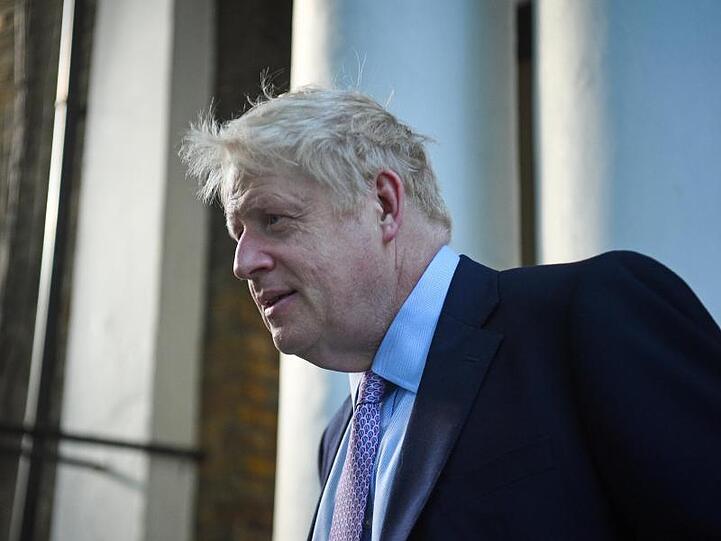 Ex-Außenminister Boris Johnson vor seinem Haus in Südlondon.