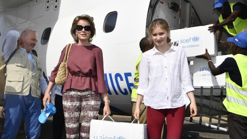 Königin Mathilde von Belgien und ihre Tochter Kronprinzessin Elisabeth besuchten vor wenigen Monaten das Flüchtlingslager Kakuma in Kenia und brachten Unicef-Hilfsgüter mit. Königin Mathilde von Belgien und ihre Tochter Kronprinzessin Elisabeth besuchten vor wenigen Monaten das Flüchtlingslager Kakuma in Kenia und brachten Unicef-Hilfsgüter mit.