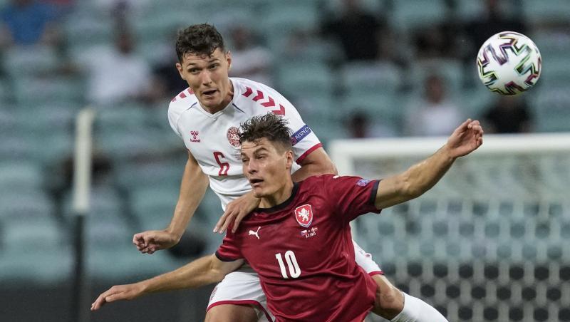 Stürmerstar Patrik Schick (r) schied mit Tschechien im EM-Viertelfinale aus.