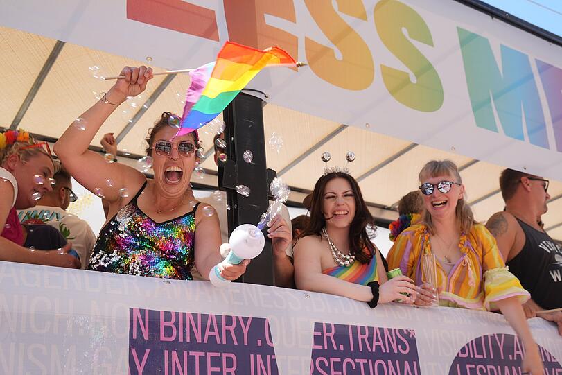 Bunte Parade in München: Die Bilder vom Christopher Street Day 2022.