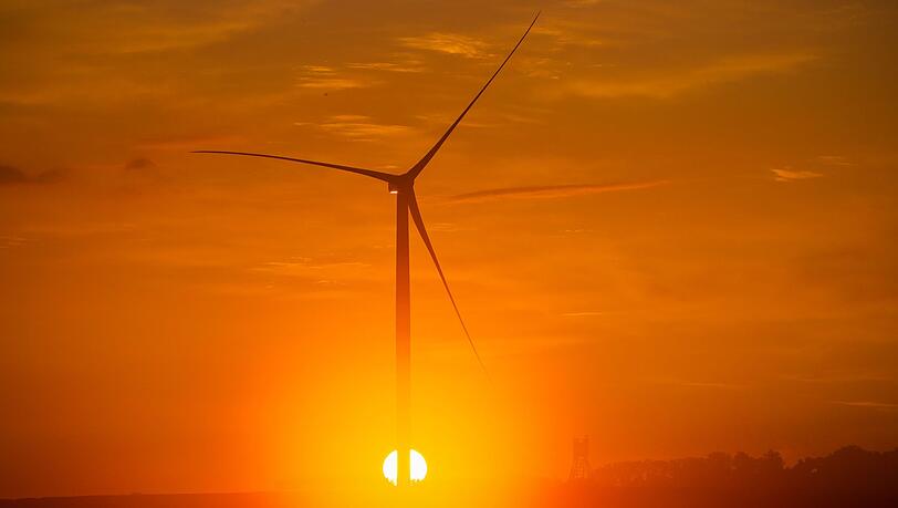 Vorhandene Windkraft war ein Standortfaktor für den Aufbau eines Rechenzentrums in Dummerstorf bei Rostock. (Archivbild) Vorhandene Windkraft war ein Standortfaktor für den Aufbau eines Rechenzentrums in Dummerstorf bei Rostock. (Archivbild)