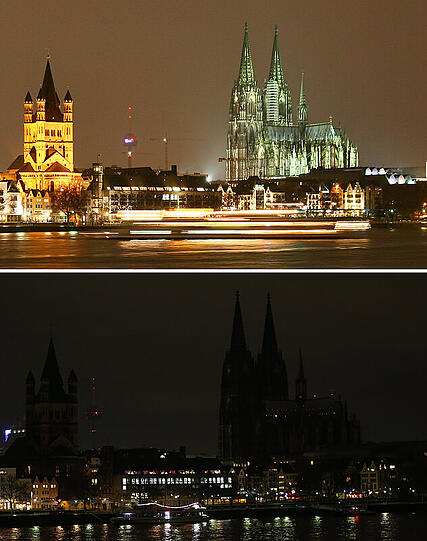 - Hell erleuchtet ist der Kölner Dom am Abend des 08.12.2007 in Köln (oben). - Während Anhänger des islamkritischen «Pegida»-Bündnisses am 05.01.2015 in Köln demonstrieren, wurde die Außenbeleuchtung des Kölner Doms abgeschaltet, um ein Zeichen gegen Fremdenfeindlichkeit zu setzen (unten).