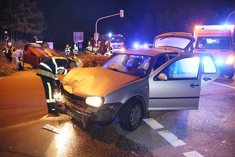 Aufgrund einer kaputten Ampel kam es in der Nähe von Mühldorf zu einem Zusammenstoß zwischen einem VW Golf und einem Seat.