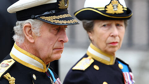 König Charles III. und Prinzessin Anne