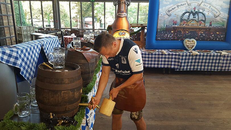 Ivica Olic, Jan Zimmermann und Fanol Perdedaj vom TSV 1860 wollten Wiesn Champions werden - mussten sich aber mit dem dritten Platz begnügen.