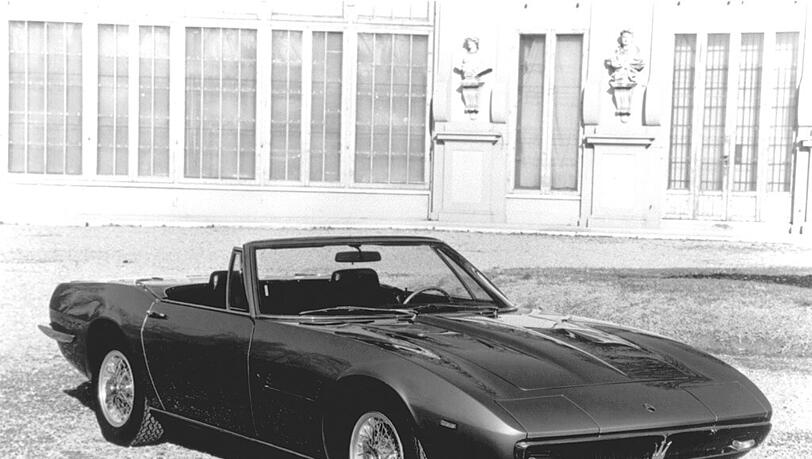 Die zweite Variante kam im Jahr 1968 auf den Markt: der Maserati Ghibli als sehr offener Spyder. Die zweite Variante kam im Jahr 1968 auf den Markt: der Maserati Ghibli als sehr offener Spyder.