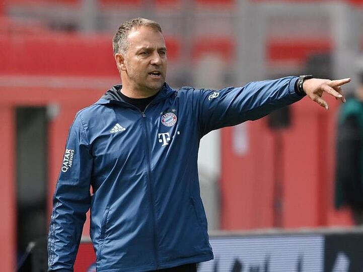 Trainer Hansi Flick von München gestikuliert. Foto: Matthias Hangst/Getty Images Europe/Pool/dpa