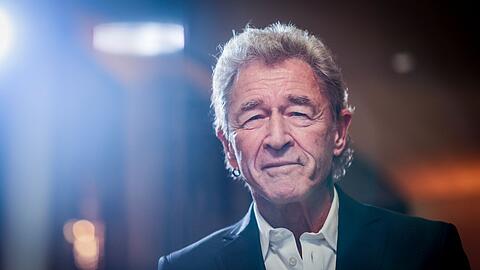2024 hat Peter Maffay sich von der B&uuml;hnen verabschiedet. Statt Musik sollten  jetzt Landwirtschaft und ein Oldtimer-Traktor im Fokus stehen. Jetzt geht's doch zur&uuml;ck ins Rampenlicht.
