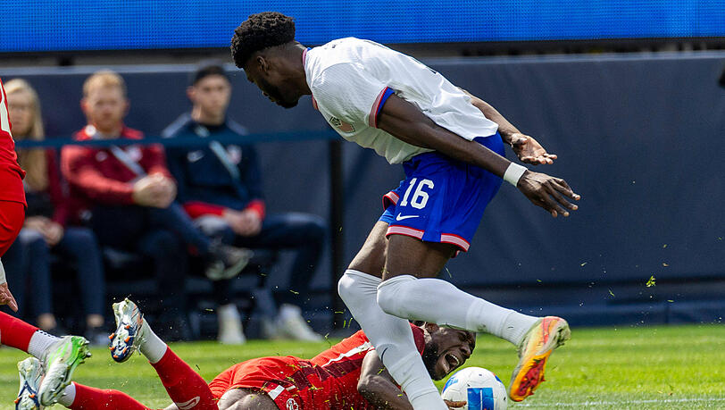 Alphonso Davies musste gegen die USA früh ausgewechselt werden.