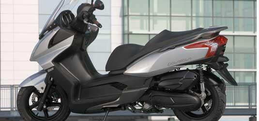 Viel Rooller fürs Geld: der Kymco Downtown 125.