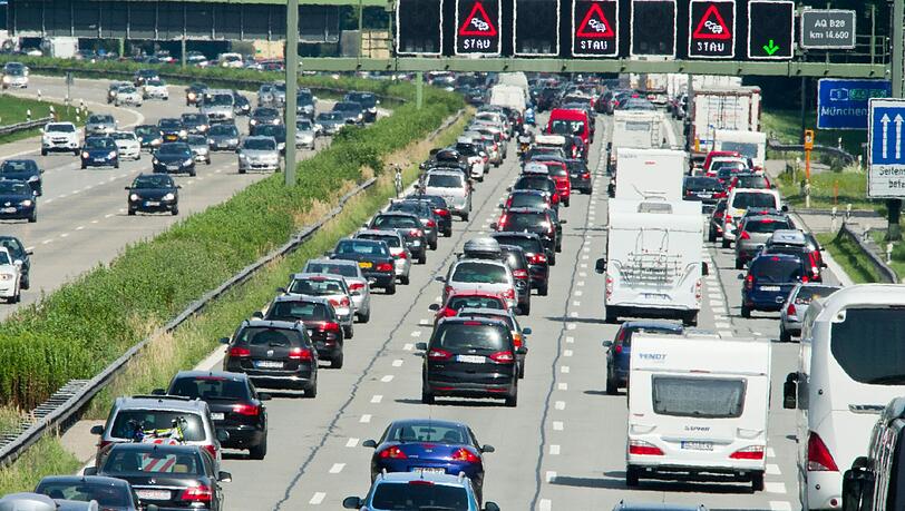 Der ADAC und der Autoclub ÖAMTC warnen zu Ostern vor besonderen Engpässen bei der Rückreise. Der ADAC und der Autoclub ÖAMTC warnen zu Ostern vor besonderen Engpässen bei der Rückreise.