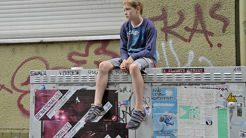 Mehr als jedes fünfte Kind in Deutschland lebt der Bertelsmann-Stiftung zufolge länger als fünf Jahre in armen Verhältnissen.