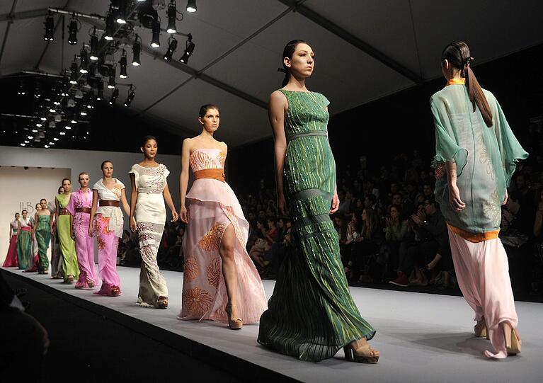 Gaaanz viel nackte Haut präsentieren die Models derzeit bei der Fashion Week in Mexiko-City.