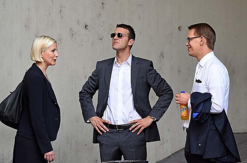 Die Anwälte der Angeklagten Zschäpe, Anja Sturm, Wolfgang Stahl und Wolfgang Heer (v.l.).