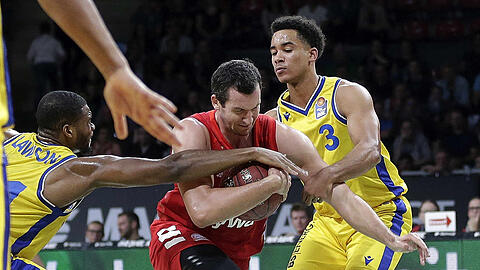 Nicht zu halten: Münchens Paul Zipser gegen die Löwen Braunschweig.