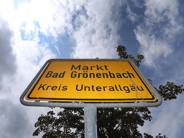 Das Ortsschild von Bad Grönenbach. Foto: Karl-Josef Hildenbrand
