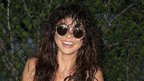 Schauspielerin Sarah Hyland präsentiert im Sommer gern ihre Lockenpracht.