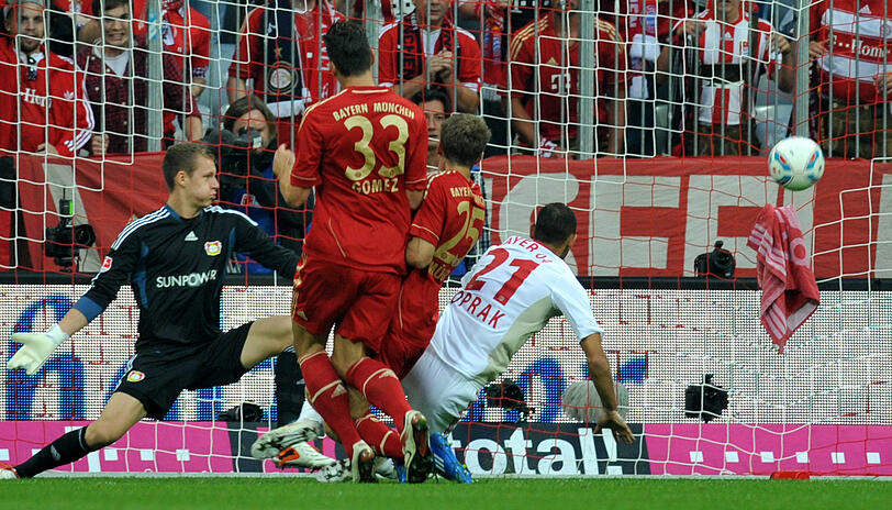 THOMAS MÜLLER. Anfangs richtig aktiv auf dem rechten Flügel und per gedankenschneller Fußspitzen-Aktion am rechten Fleck beim 1:0. Das 2:0 bei Schalke, das 1:0 diesmal, der Torbann ist gebrochen. Note 2